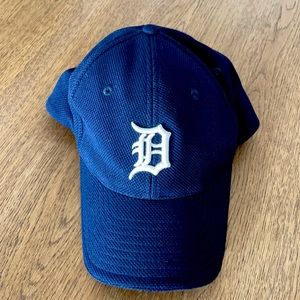 Detroit Tigers Semi-fitted hat. 7 1/8-7 5/8